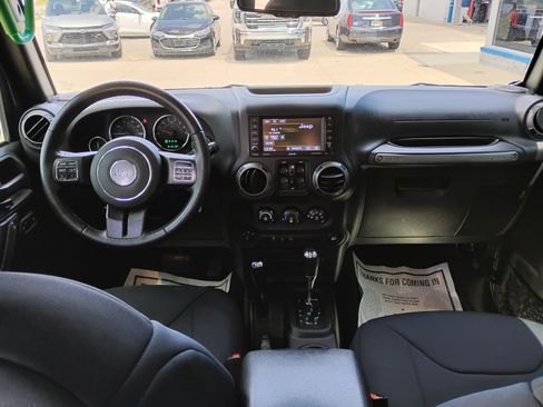 Used 2018 Jeep Wrangler Unlimited Sport AWD/4WD image 16