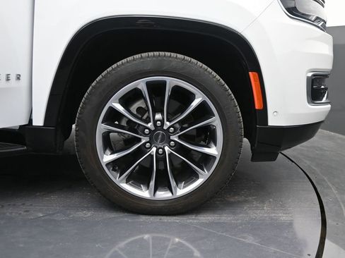 Used 2024 Jeep Wagoneer Series II w/ Premium Group I image 43