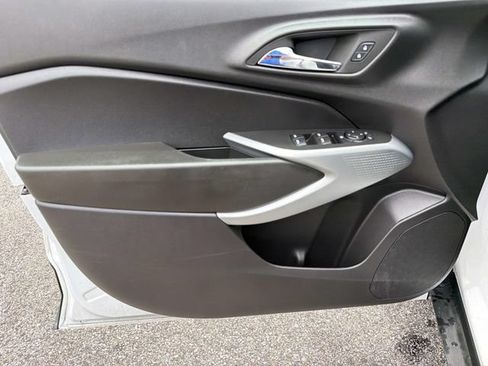 Used 2025 Chevrolet Trax LS FWD image 16