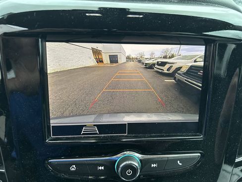 Used 2021 Chevrolet Traverse LS image 19