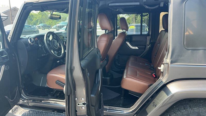 Used 2017 Jeep Wrangler Unlimited Sahara w/ Connectivity Group AWD/4WD image 15