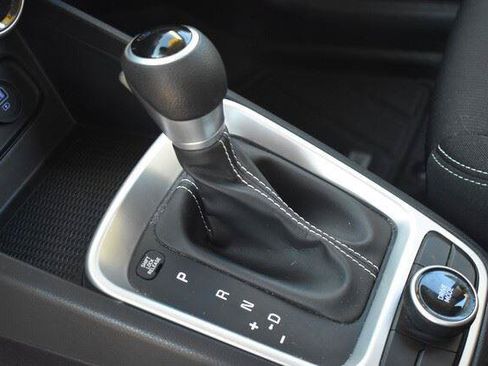 Used 2020 Hyundai Venue SEL FWD image 32