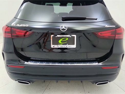 Used 2025 Mercedes-Benz GLA 250 4MATIC image 12