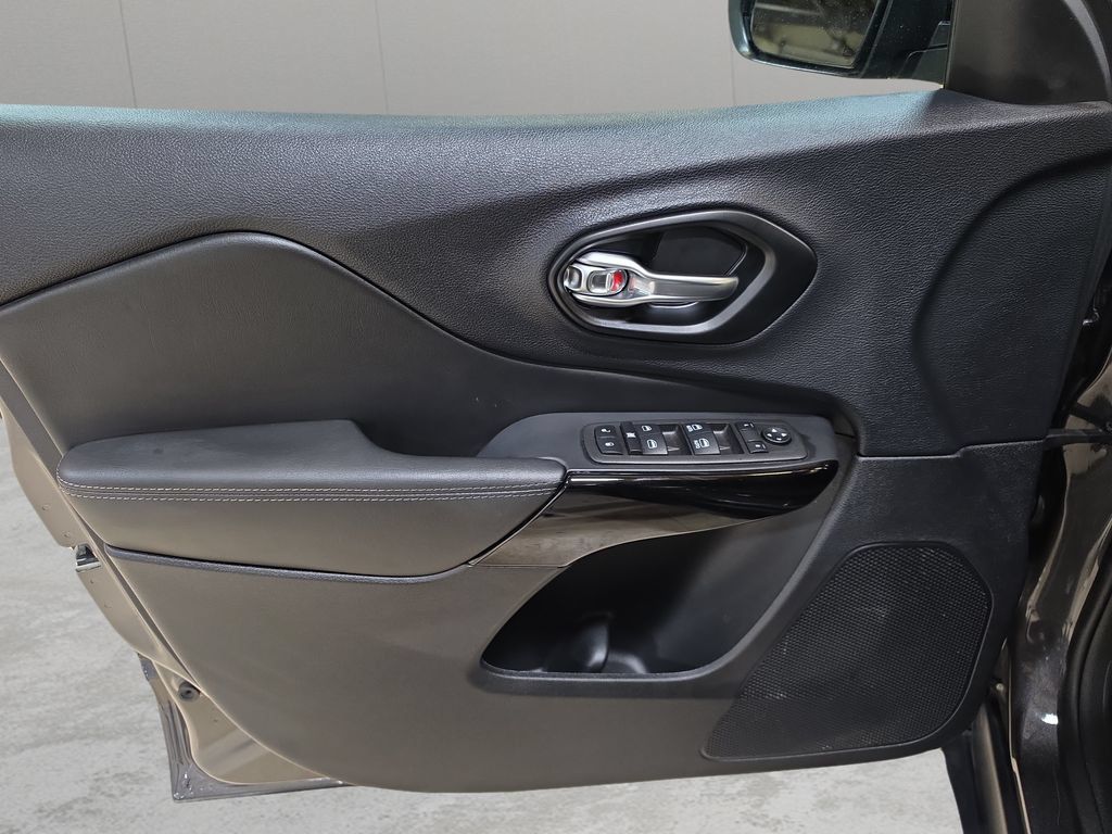 Used 2023 Jeep Cherokee Altitude Lux AWD/4WD image 13