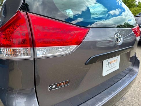 Used 2014 Toyota Sienna L FWD image 11