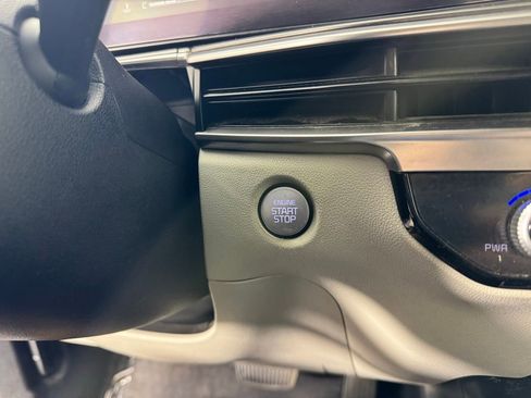 Used 2025 Kia Sorento S image 21