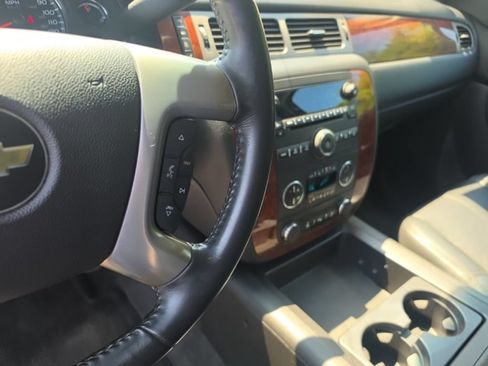 Used 2014 Chevrolet Tahoe LT RWD image 15