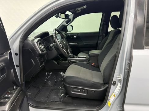 Used 2021 Toyota Tacoma TRD Off-Road AWD/4WD image 9