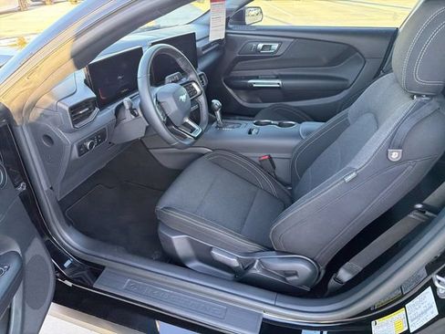 Used 2025 Ford Mustang Coupe RWD image 23
