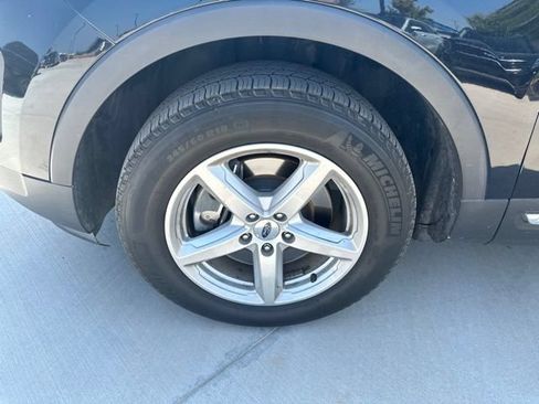 Used 2017 Ford Explorer XLT w/ Equipment Group 202A AWD/4WD image 2