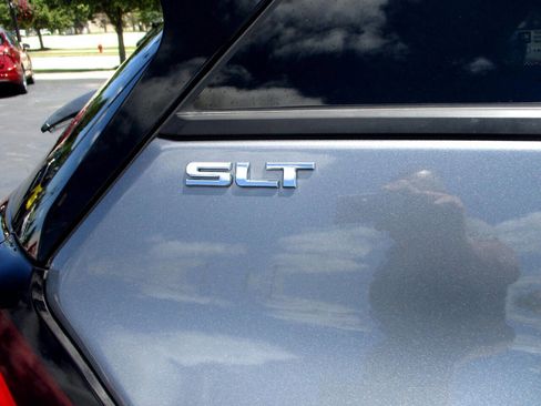 Used 2021 GMC Terrain SLT image 16