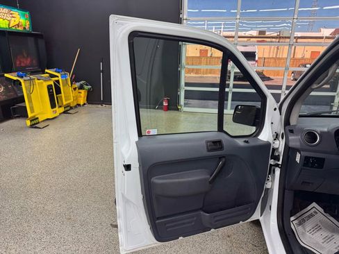 Used 2013 Ford Transit Connect XLT image 9