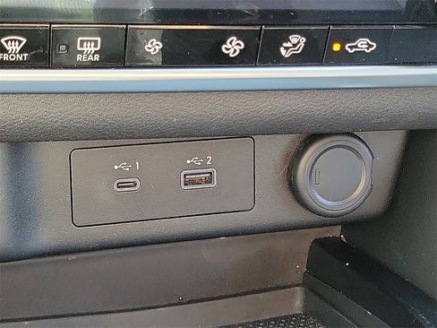 Used 2023 Nissan Rogue SV image 13