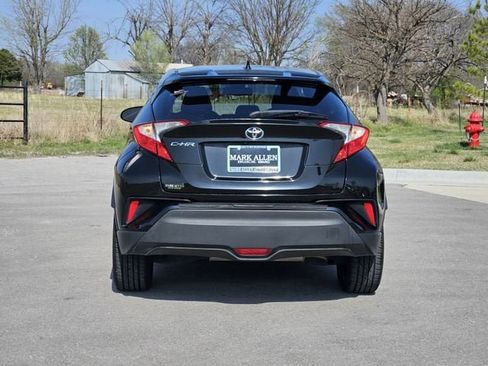 Used 2018 Toyota C-HR XLE image 6