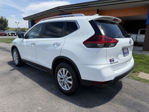 Used 2018 Nissan Rogue SV FWD image 3