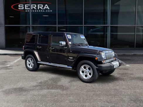 Used 2013 Jeep Wrangler Unlimited Sahara w/ Mopar Chrome Edition Group AWD/4WD image 7