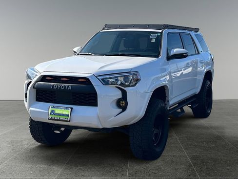 Used 2020 Toyota 4Runner SR5 Premium w/ Moonroof Package AWD/4WD image 3
