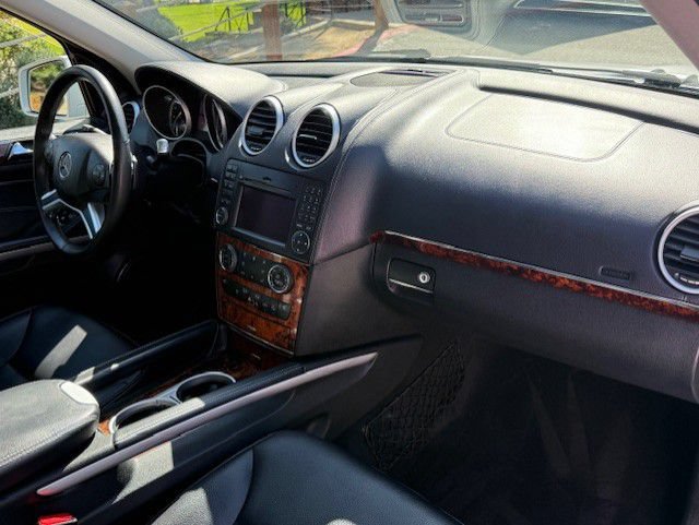 Used 2011 Mercedes-Benz GL 450 4MATIC image 31