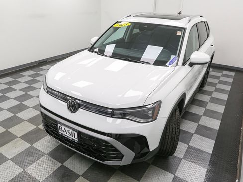 Used 2025 Volkswagen Taos SEL w/ Black Wheel Plus Package image 6