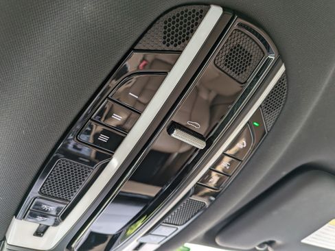 Used 2022 Porsche Cayenne Coupe AWD/4WD image 34