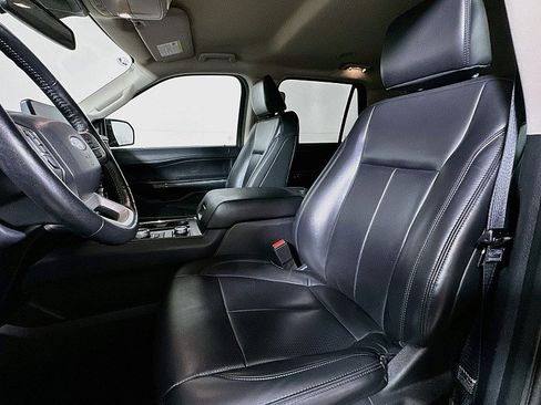 Used 2024 Ford Expedition XLT AWD/4WD image 11