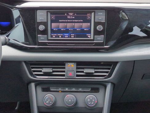 Used 2022 Volkswagen Taos S image 18