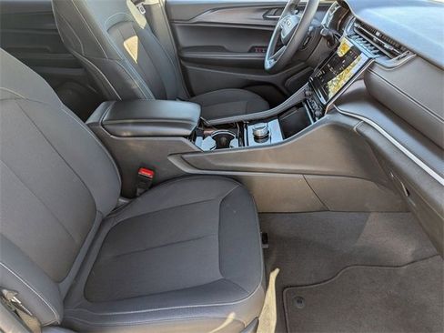 Used 2023 Jeep Grand Cherokee L Laredo image 30