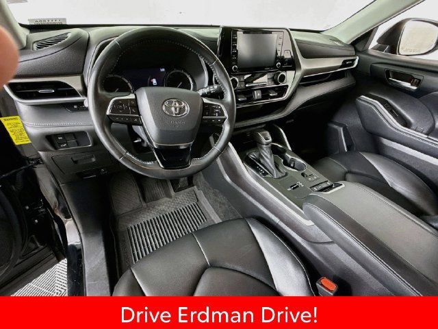 Used 2021 Toyota Highlander XLE FWD image 7