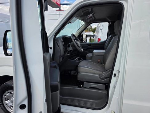 Used 2021 Nissan NV 3500 SV image 17