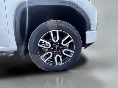 Used 2022 GMC Sierra 1500 AT4 w/ AT4 Premium Package AWD/4WD image 30