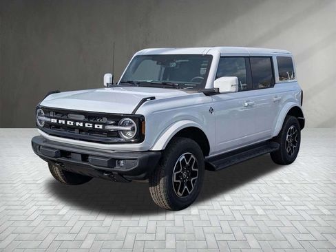 New 2025 Ford Bronco Outer Banks image 2