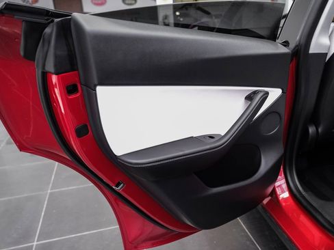 Used 2021 Tesla Model Y Long Range AWD/4WD image 40