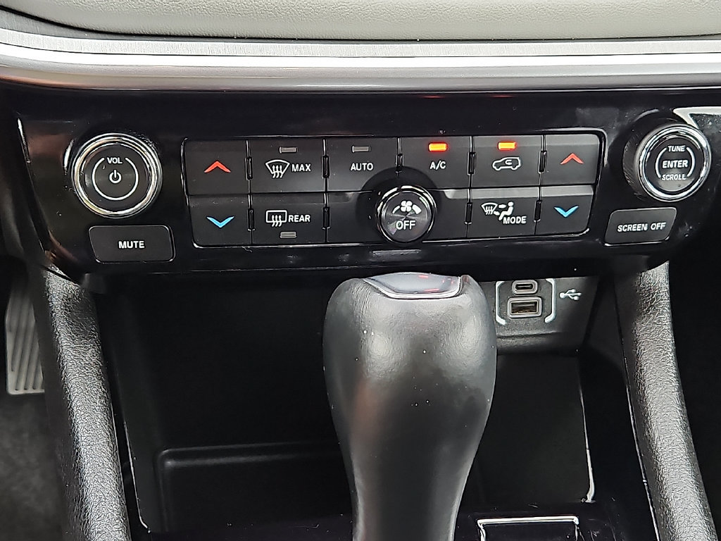 Used 2025 Jeep Compass Limited AWD/4WD image 28