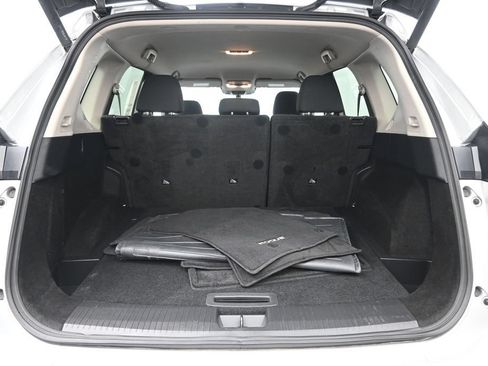 Used 2025 Nissan Rogue SV AWD/4WD image 28