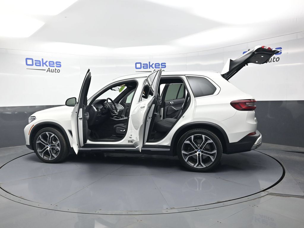 Used 2022 BMW X5 xDrive40i w/ Executive Package AWD/4WD image 55