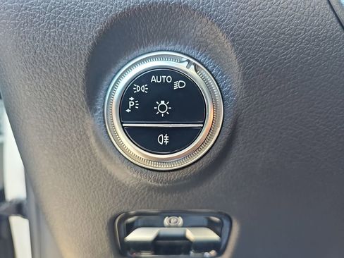Used 2025 Mercedes-Benz C 300 Sedan image 30