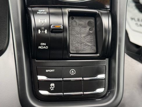 Used 2015 Porsche Cayenne S image 56