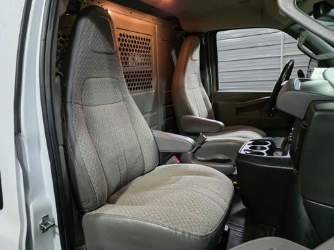 Used 2021 GMC Savana 2500 w/ Driver Convenience Package image 18