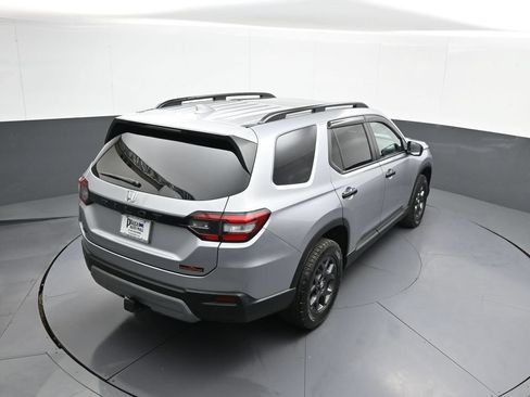 Used 2024 Honda Pilot TrailSport image 39