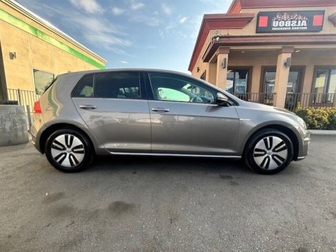 Used 2016 Volkswagen e-Golf SE w/ DC Fast Charging Package image 6
