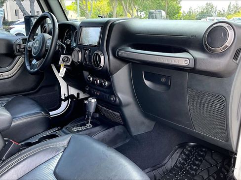 Used 2018 Jeep Wrangler Unlimited Sport AWD/4WD image 18