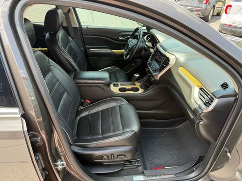 Used 2019 GMC Acadia Denali w/ Technology Package FWD image 20