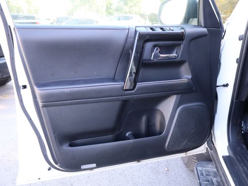 Used 2022 Toyota 4Runner TRD Off-Road Premium image 27