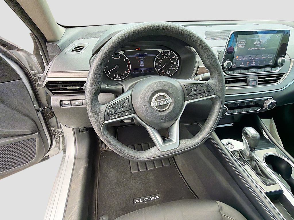 Used 2023 Nissan Altima 2.5 SV FWD image 11