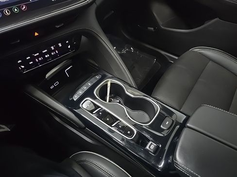 Used 2021 Buick Envision Essence w/ Technology Package I image 27