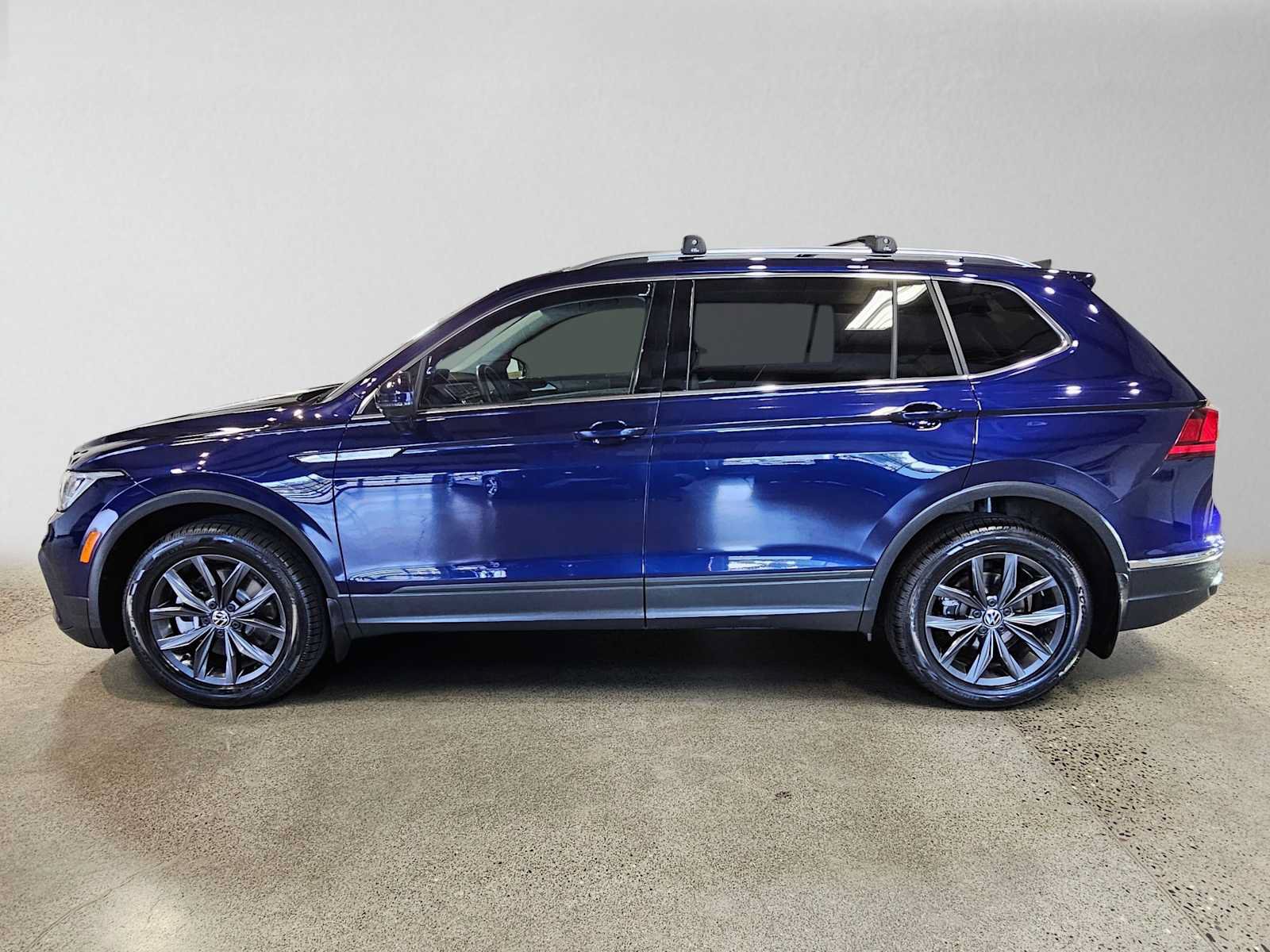 Used 2022 Volkswagen Tiguan SE w/ Panoramic Sunroof Package AWD/4WD image 6