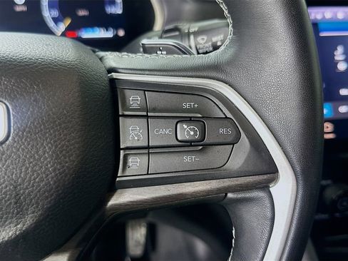 Used 2022 Jeep Grand Cherokee L Limited image 25