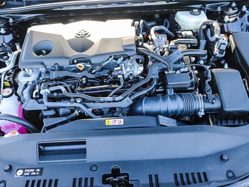 Used 2025 Toyota Camry SE image 27