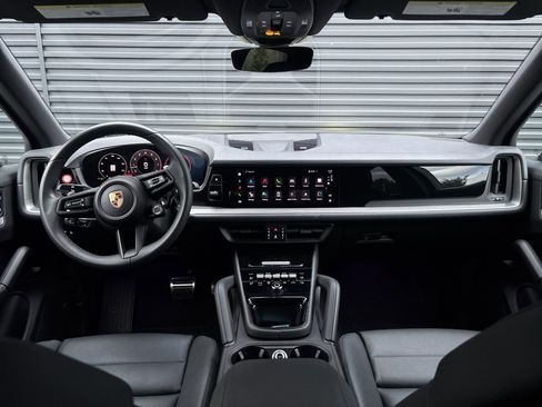 Used 2025 Porsche Cayenne S image 12