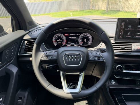 Used 2023 Audi Q5 2.0T Prestige w/ Prestige Package image 10